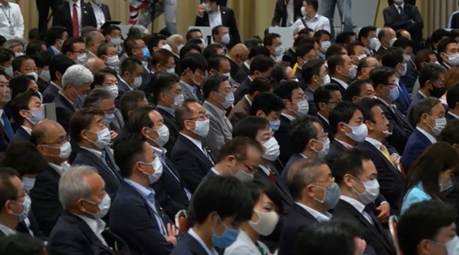 菅义伟击败另外两名候选人 当选新一任自民党总裁(图2)