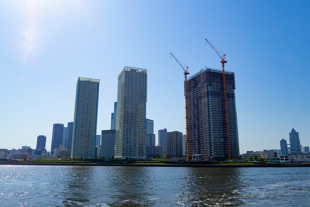 湾岸エリアに次々と建てられる高層マンション群