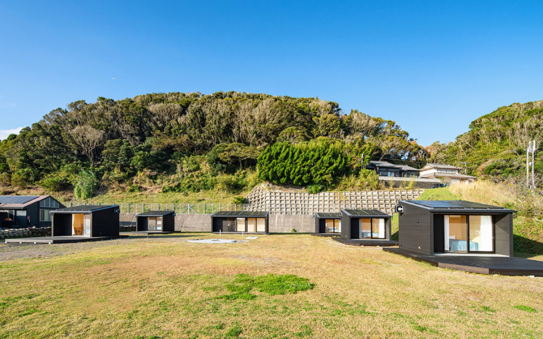 無印良品の小屋ズラリ「シラハマ校舎」に宿泊体験。災害時に強い上下水道・電気独立のオフグリッド型住宅の住みごこちって？ 千葉県南房総市