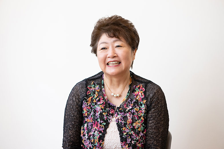 株式会社鈴森の社長・鈴木早苗さん。宅建とFP2級、美容師国家資格を所有するバイタリティの持ち主（写真撮影／片山貴博）