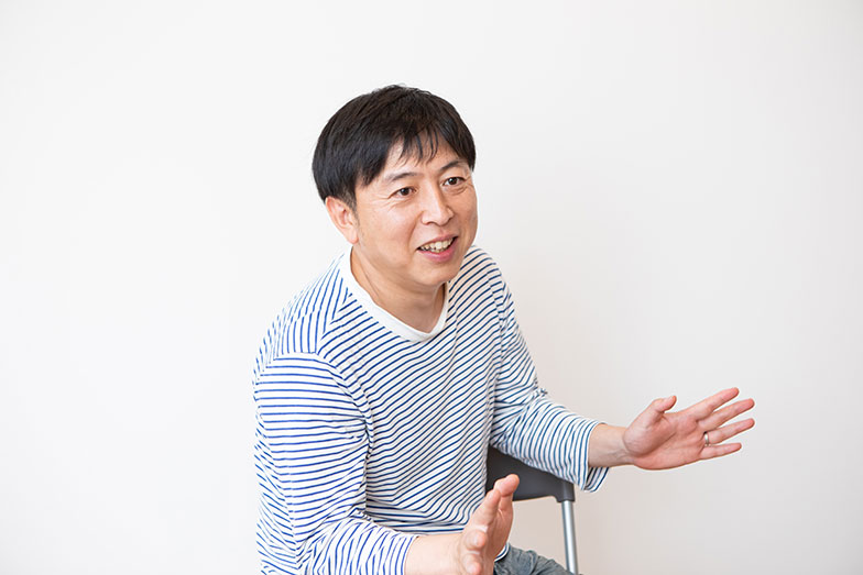 設計を担当した一級建築士事務所スターパイロッツ代表の三浦丈典さん。賃貸住居プロジェクトは重責だったと話します（写真撮影／片山貴博）