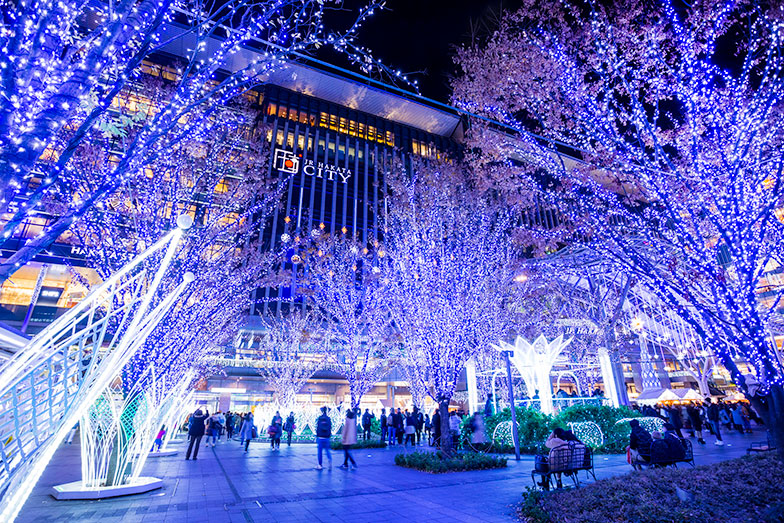 イルミネーションがきれいな博多駅（写真／PIXTA）