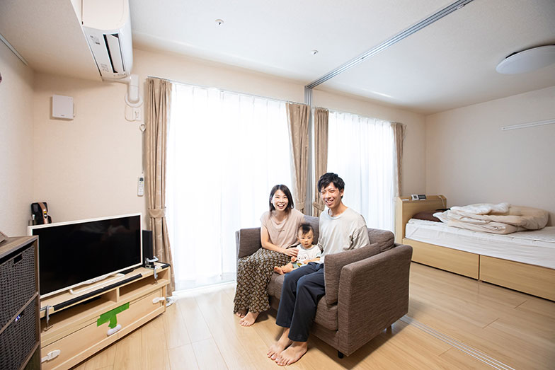 Hさん一家が住む賃貸住宅は2019年築の鉄骨造、45平米。（写真撮影／片山貴博）