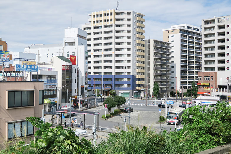 日野駅前の様子（写真／PIXTA）